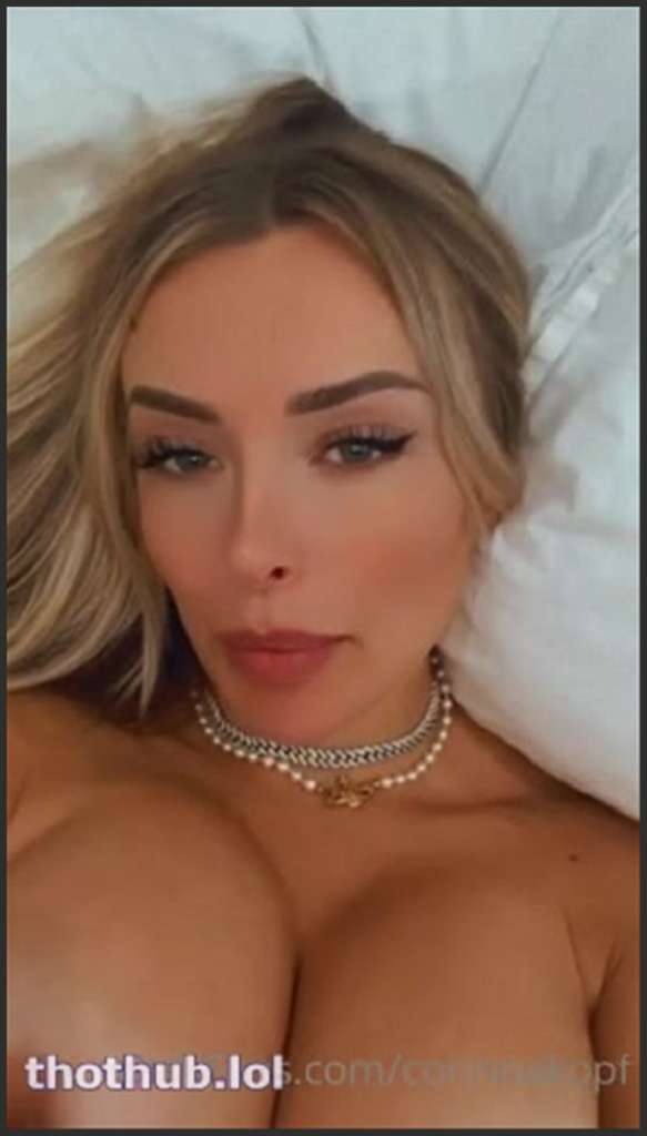 Corinna Kopf natürlichen riesigen Titten kriegt die Latina jeden hart
