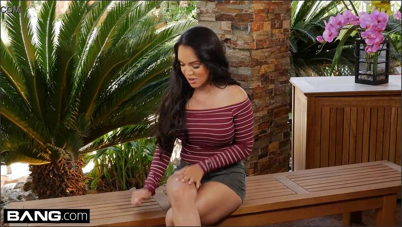 Erica Mena fickt MILF Angela White