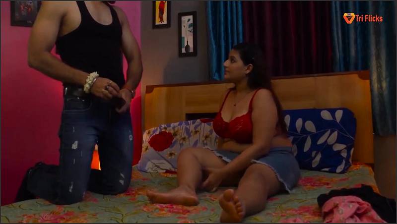 Die Hure wurde gefickt, sie lutschte an ihren Brüsten und wurde immer geiler